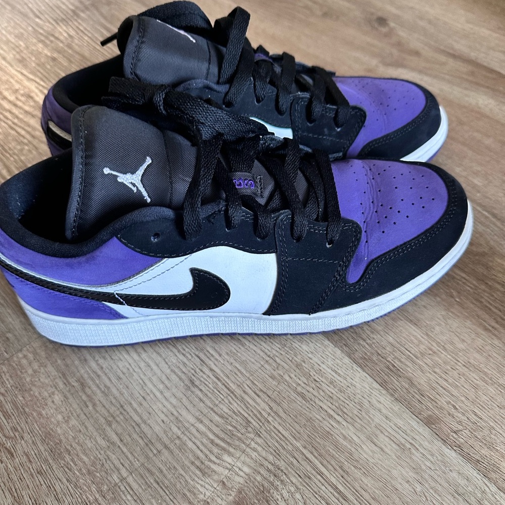 Jordan 1 Low Court Purple